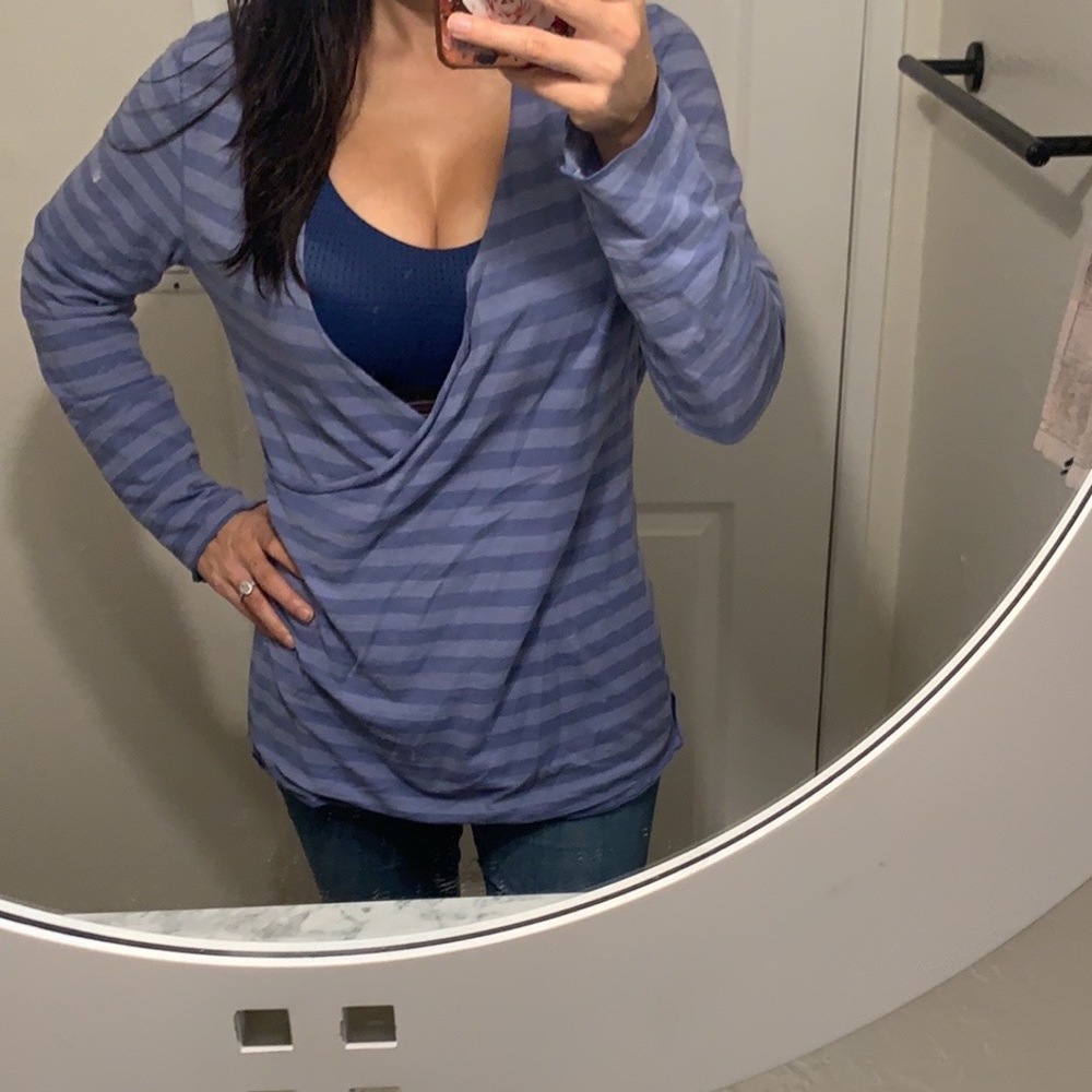 Banana Republic long sleeve top. - Picture 6 of 7